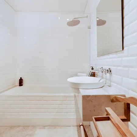 Colosseum Building - Theta Apartmán *