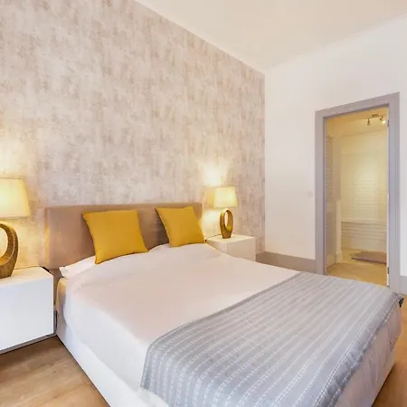 Colosseum Building - Theta Apartamento